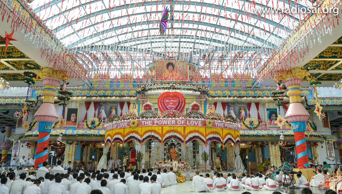 Christmas Celebrations at Prasanthi Nilayam PHOTOSVIDEOSLIVE DARSHAN